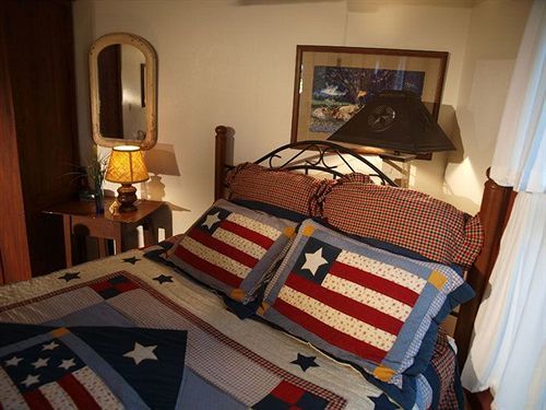 Blisswood Bed And Breakfast Ranch Cat Spring Екстериор снимка